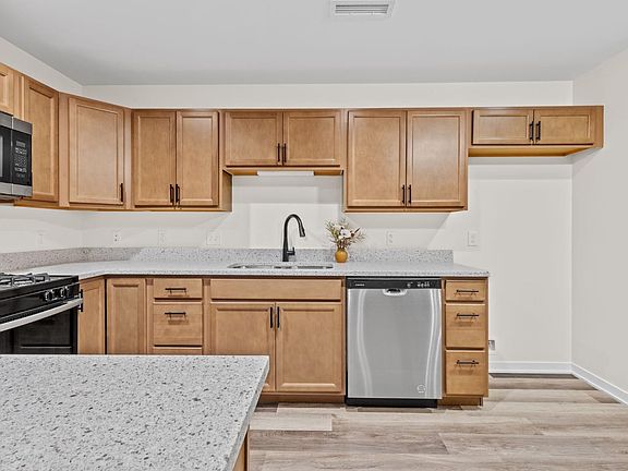 5th image of 2034 W 75th Pl #27