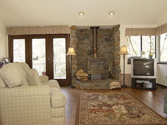 family room with vaulted ceiling