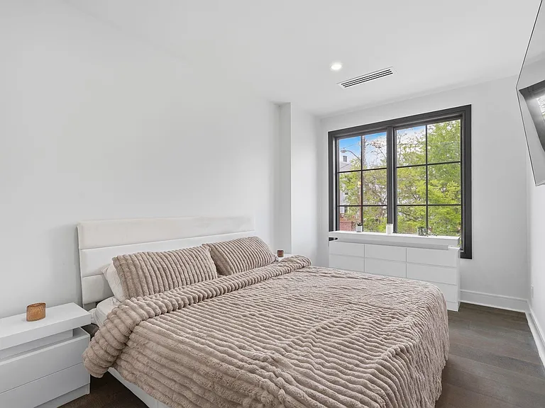 9 Minerva St #2 — Photo 21