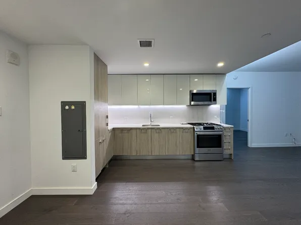 131-05 40th Rd #8G, Flushing, NY 11354