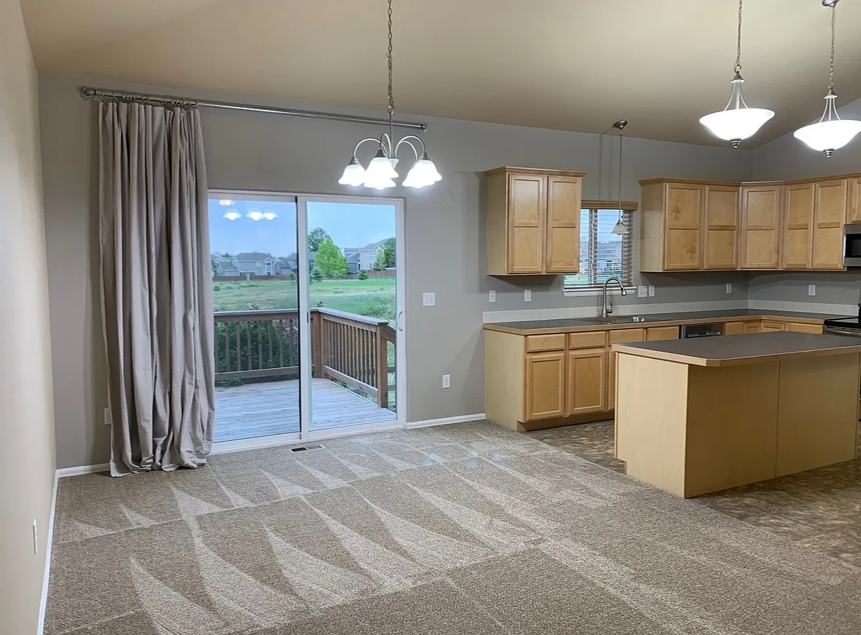 3 bed, 2062 sqft, $2,800 — Photo 2