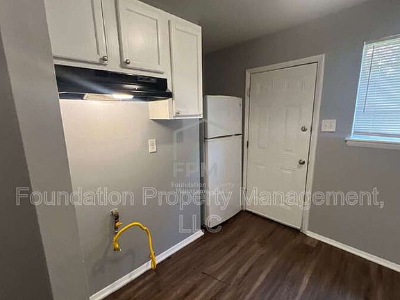 5th image of 1058 Hudson St