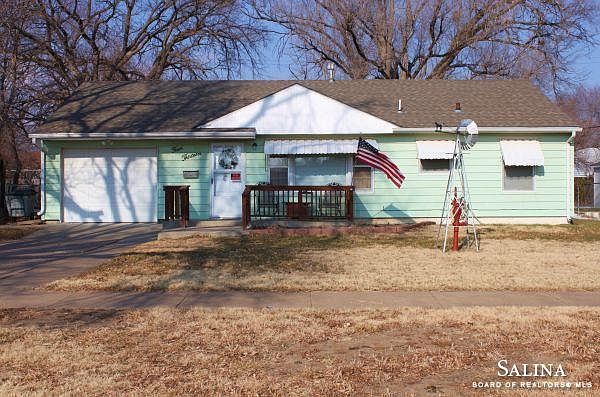 1st image of 413 E Minneapolis Ave