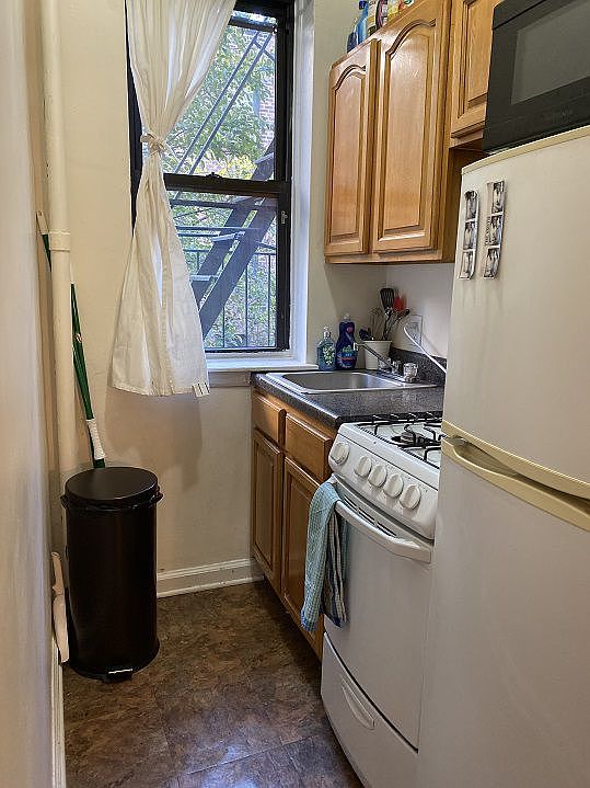 2nd image of 423 E 77th St APT 3D