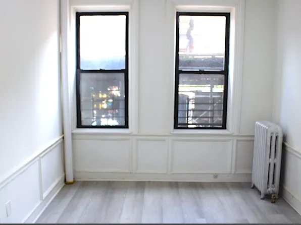 952 Saint Mark's Avenue image 3 of 10