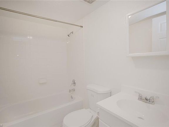 5th image of 4635 Bayshore Dr APT P7