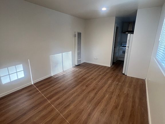 3rd image of 13070 Redwood Ave #7