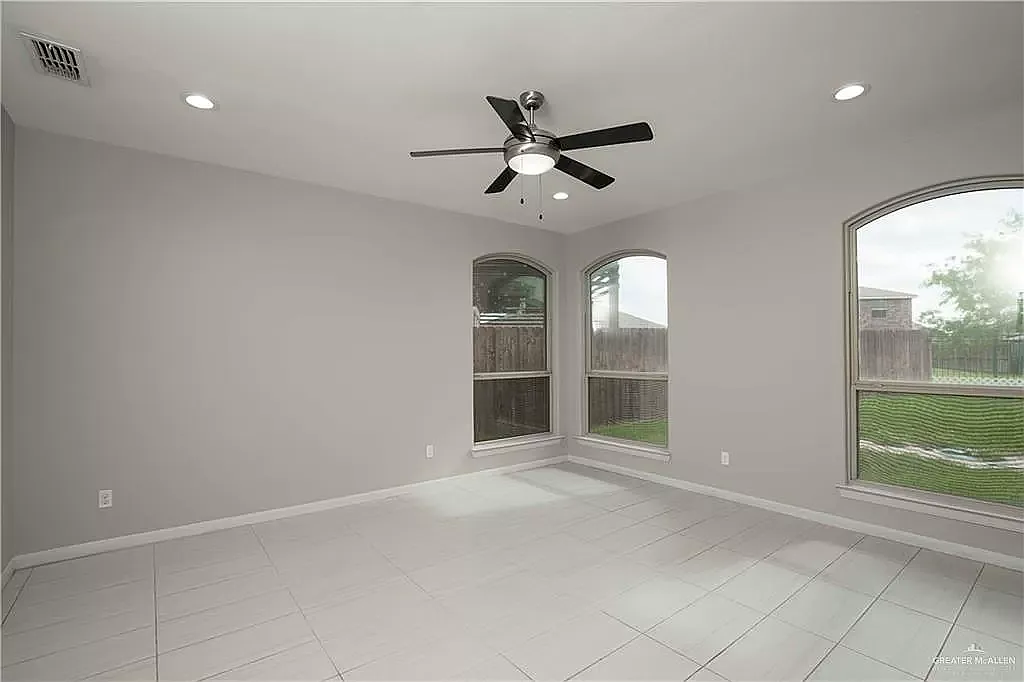 5224 Lost Creek Ln — Photo 3