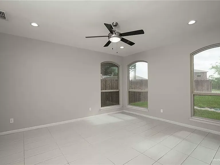 5224 Lost Creek Ln — Photo 3