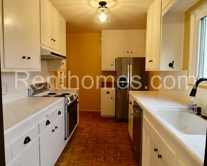 2244 Plum St — Photo 10