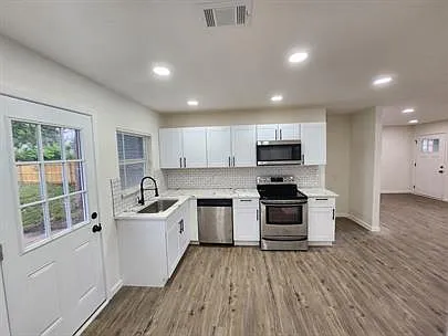 10809 Sharondale Ln — Photo 4