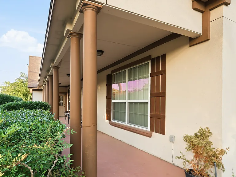2720 Oates Dr — Photo 13