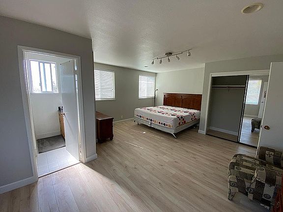 400sf MB with wall mount AC