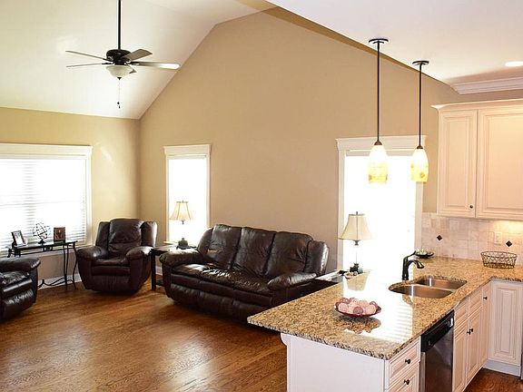 4th image of 6858 Village Lake Cir