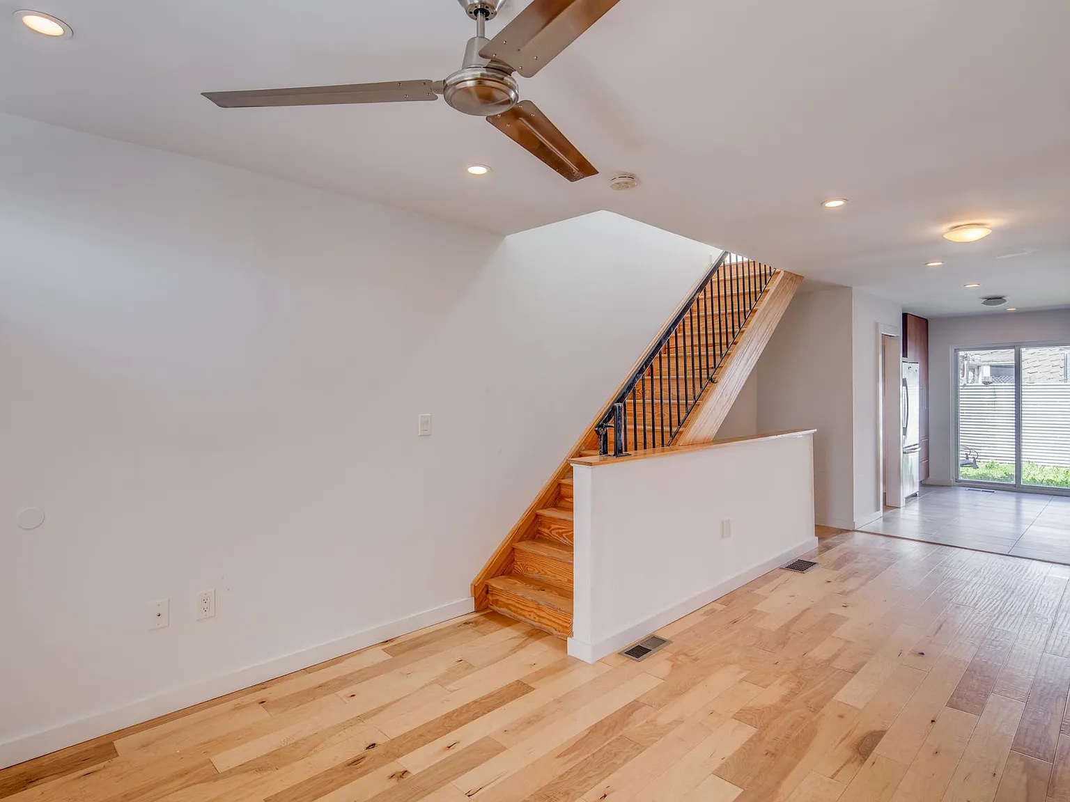 2478 Coral St — Photo 2