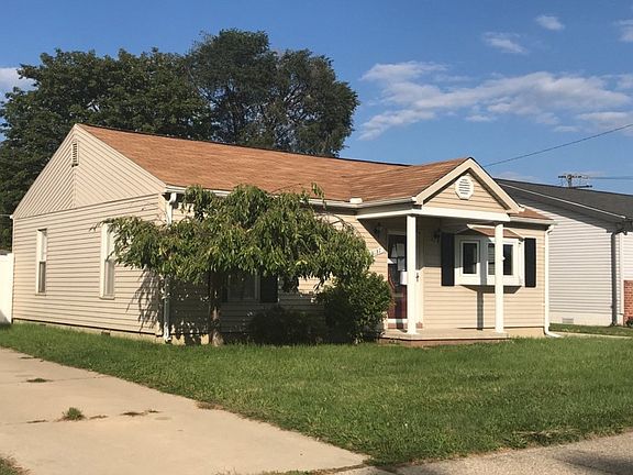 3rd image of 23137 E 13 Mile Rd