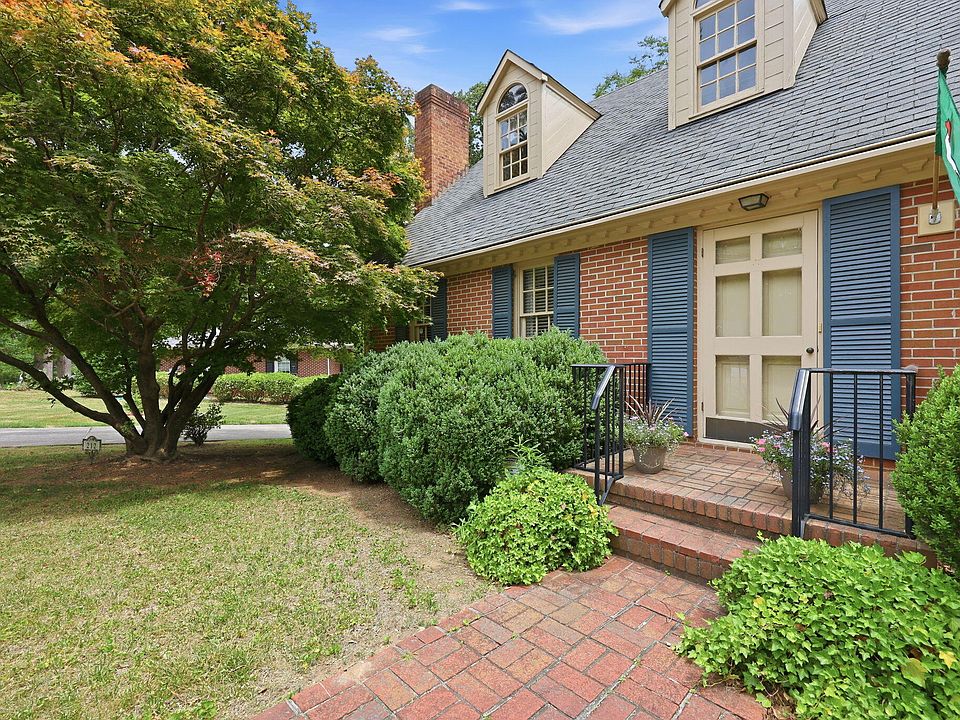 1st image of 212 Hillcrest Dr