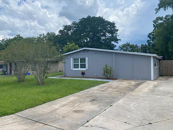 2nd image of 215 Palm Pl