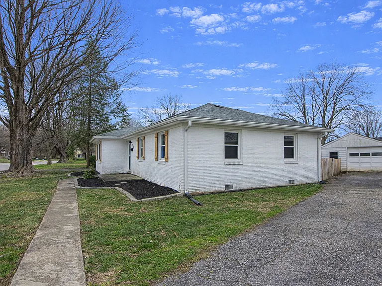 705 Briscoe Dr — Photo 16