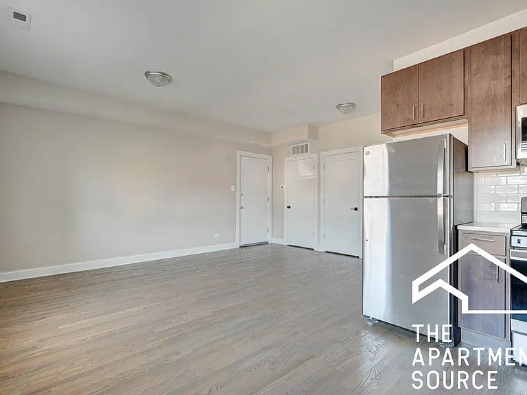 3405 W Fullerton Ave #3D — Photo 2