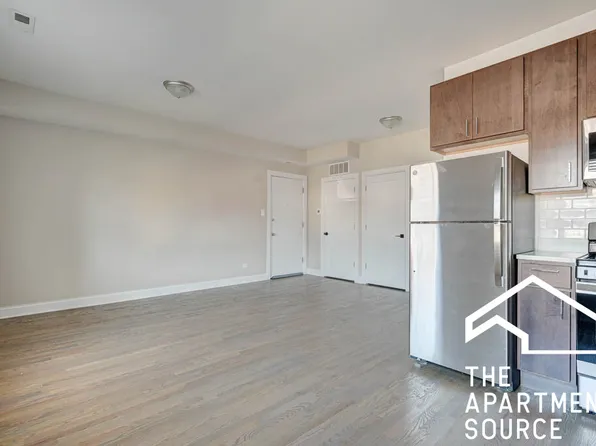 3409 W Fullerton Ave #2S, Chicago, IL 60647