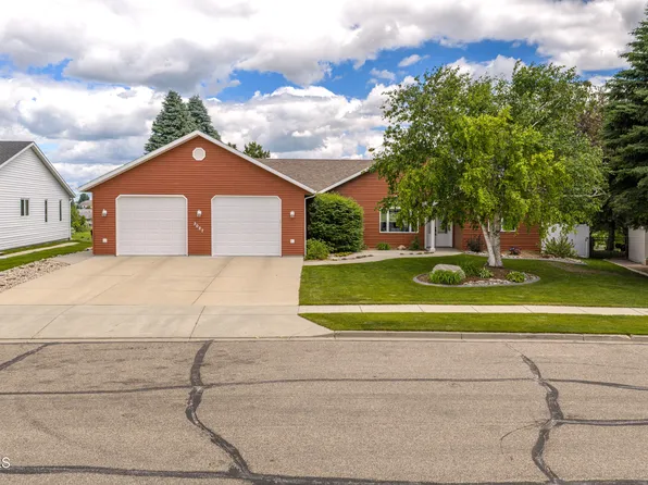 3027 Arizona Dr, Bismarck, ND 58503