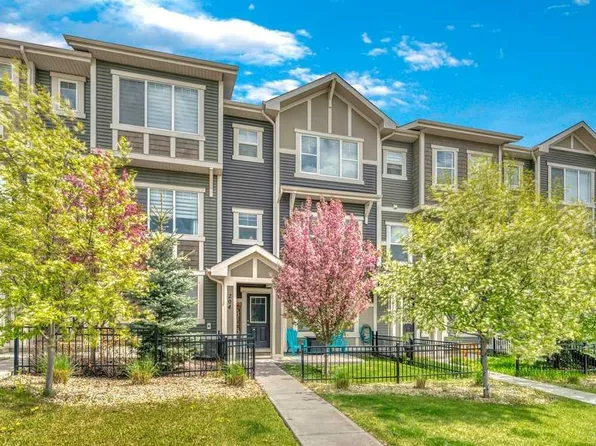 204 W Sundown Rd, Cochrane, AB T4C 2M5