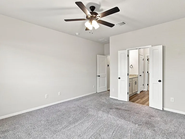 2827 Fox River Dr — Photo 16