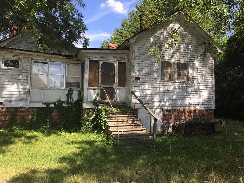 2nd image of 220 S Church St
