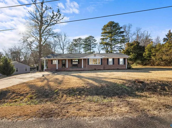 2533 Skyway St, Gadsden, AL 35904