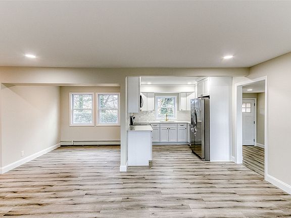5th image of 101 Saxon Ave