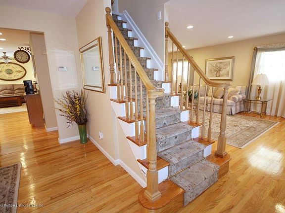 2nd image of 214 Thornycroft Ave