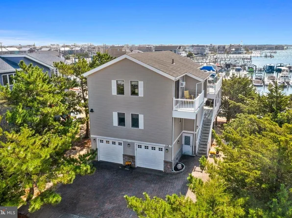 12 Robert Dr, Ship Bottom, NJ 08008