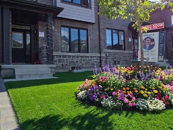 12 Thelma Dr, Whitby, ON L1P 0N3