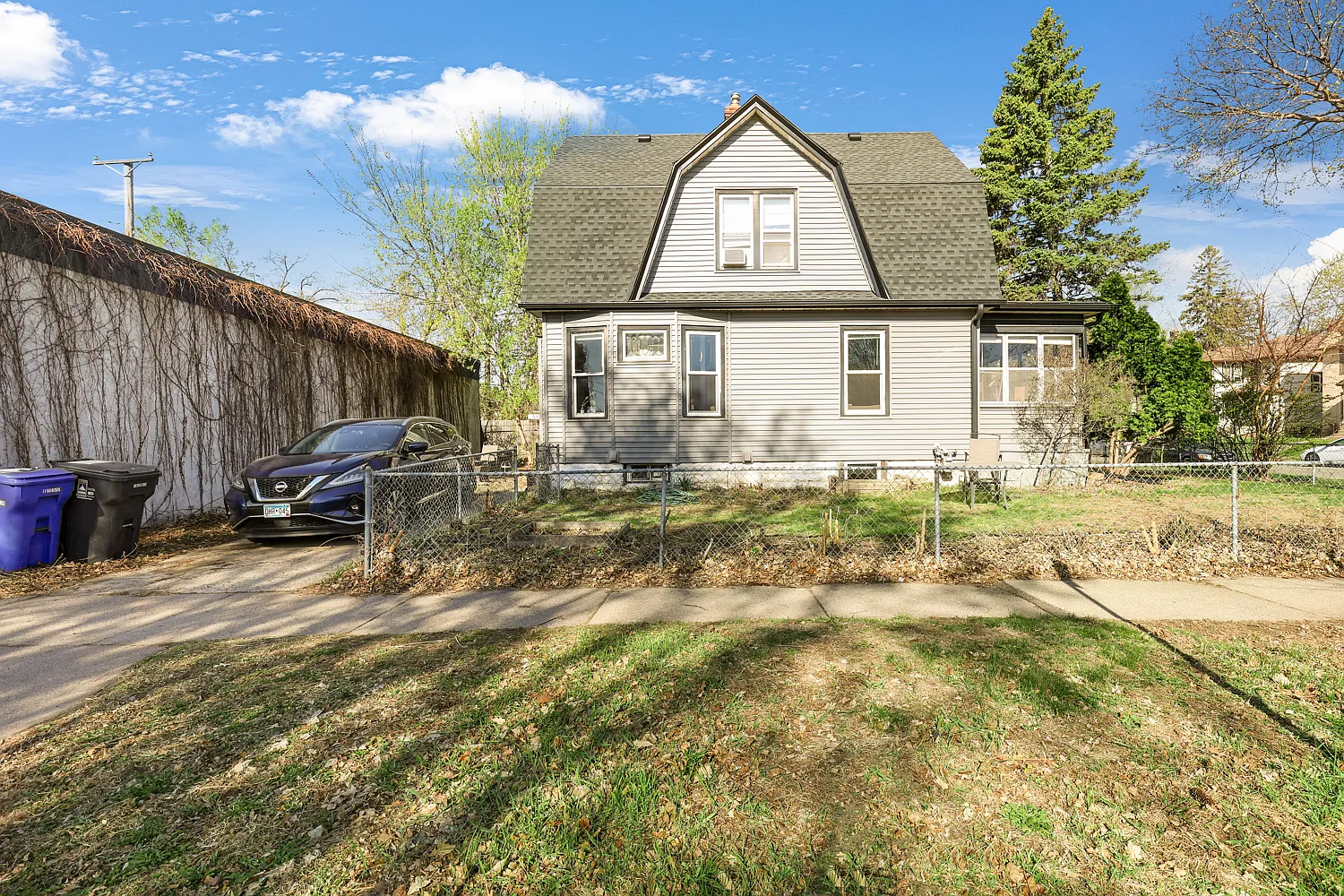 5 bed, 1760 sqft, $2,600 — Photo 1