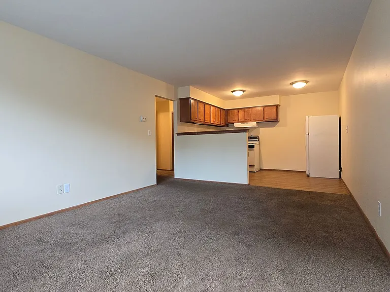 Somerset Apartments — Photo 6