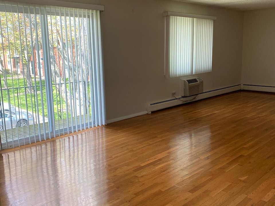 1st image of 8996 Kennedy Dr APT 2D
