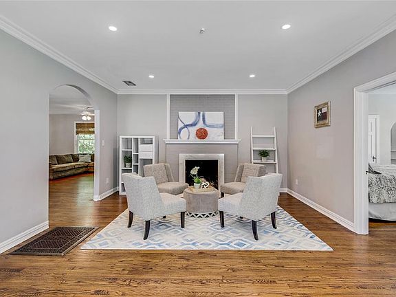 3rd image of 6903 Wildgrove Ave