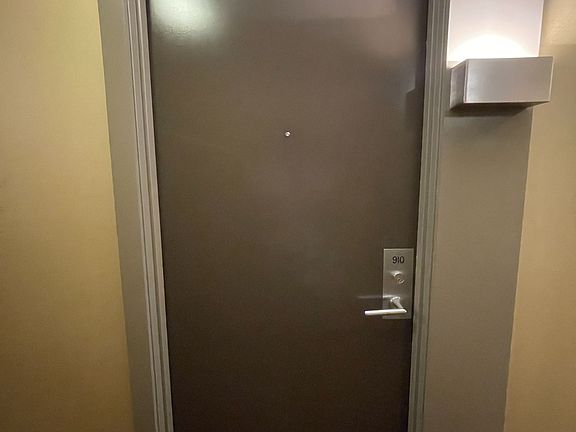 5th image of 17 Zorra St #910