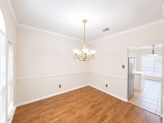 4th image of 709 Ridgemont Dr