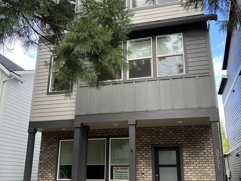 3731 Village Center Dr — Photo 1