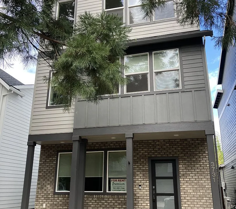 3731 Village Center Dr