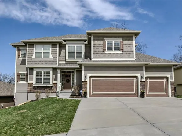 5695 NW Heritage Hill Rd, Parkville, MO 64152
