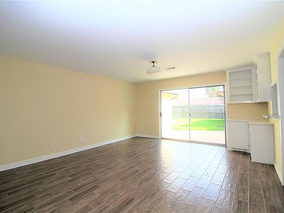4th image of 8131 Garden Parks Dr