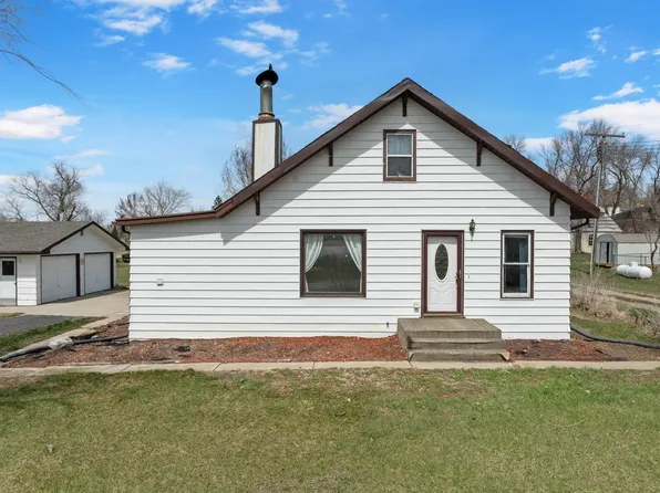 202 3rd Ave NW, Kenmare, ND 58746