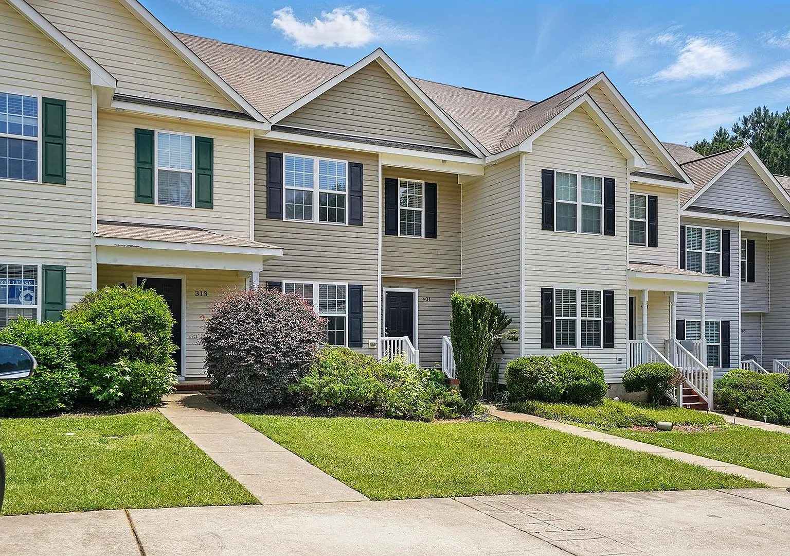 Beautifully Updated Townhome in Clayton Available Now! — Photo 2