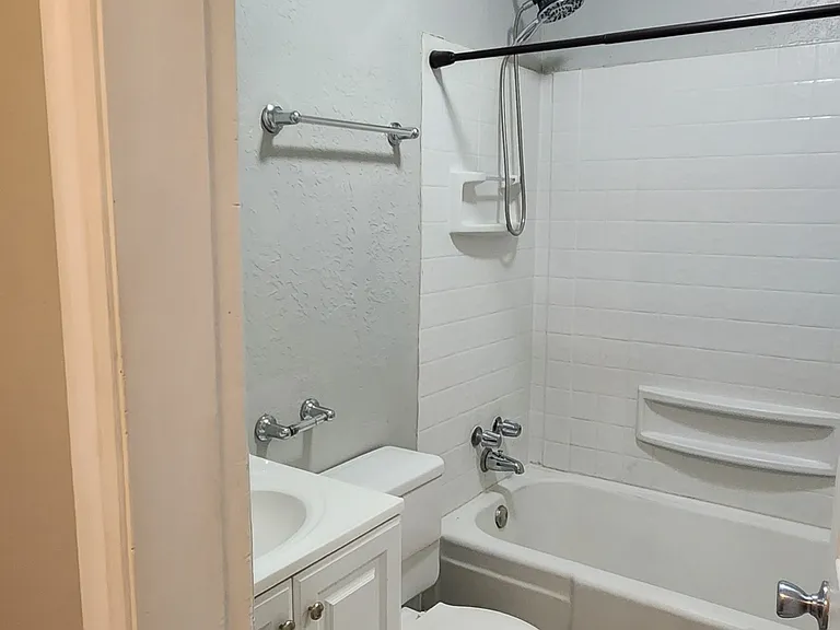 585 S 1200 W — Photo 7