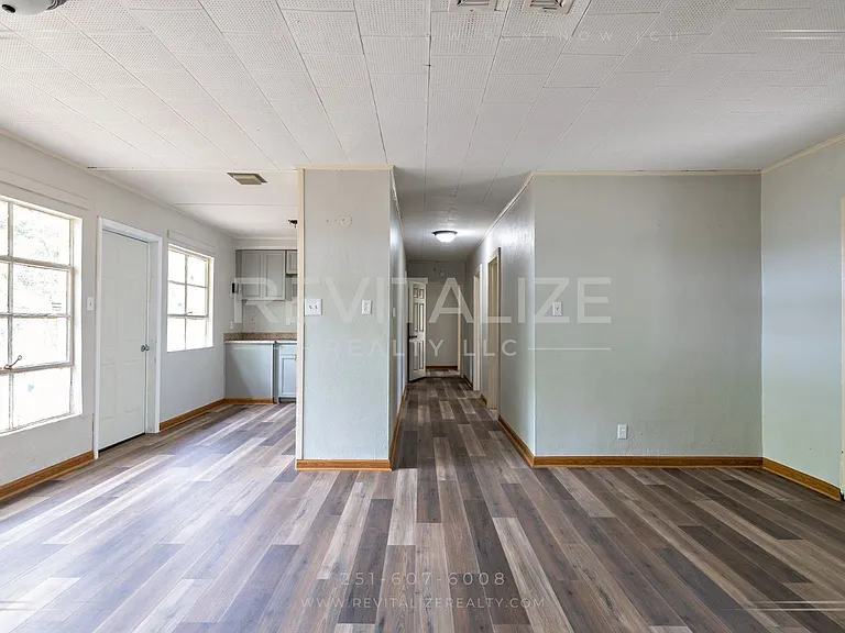 3230 Greenleaf Ct — Photo 7