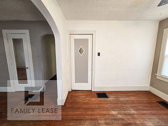 5th image of 886 W Cushing St