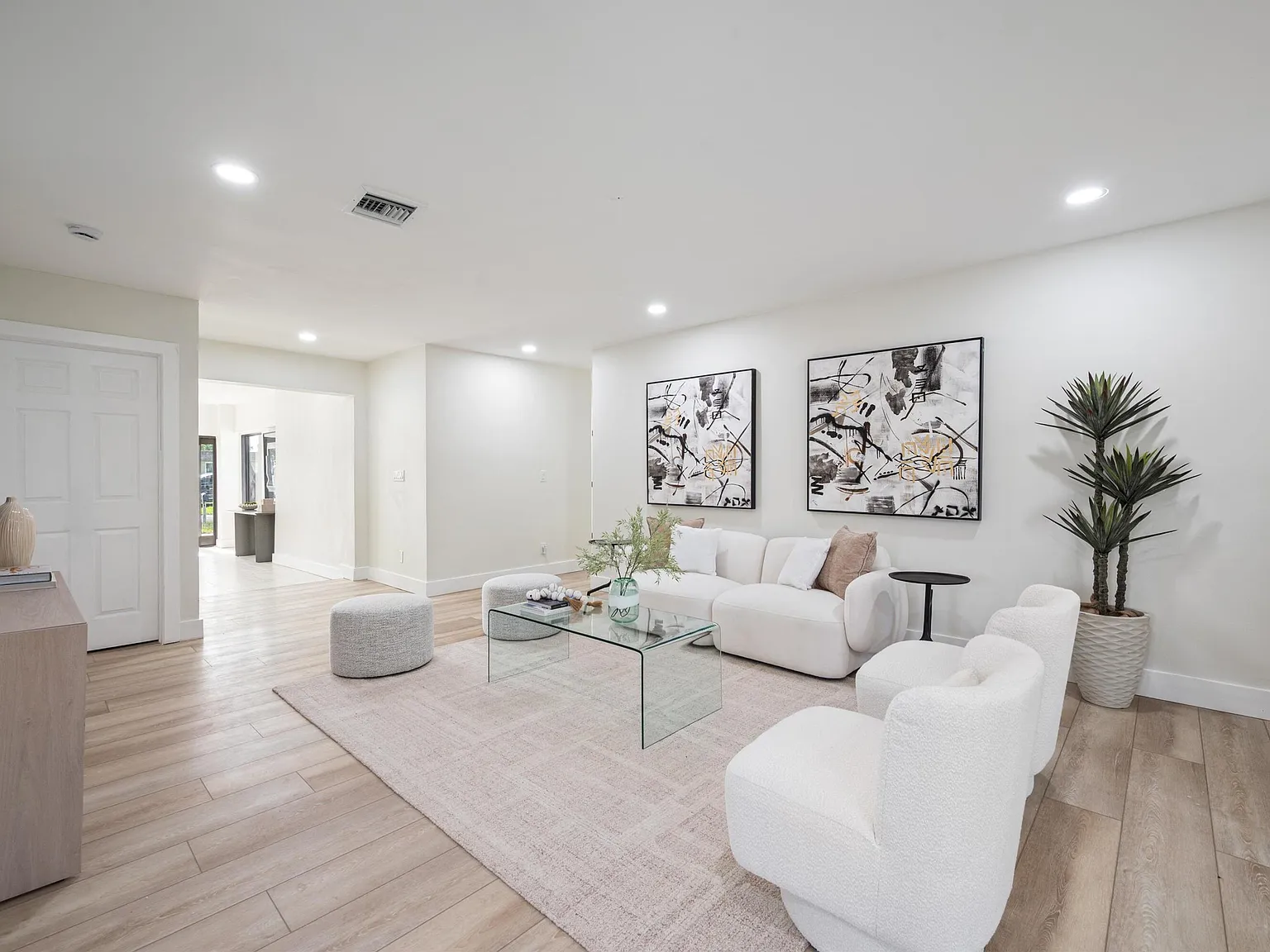 4 bed, 3.0 bath, 1763 sqft, $4,000 — Photo 4